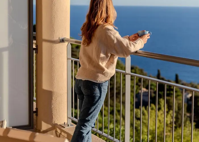 La Douce فندق Le Rayol-Canadel-sur-Mer